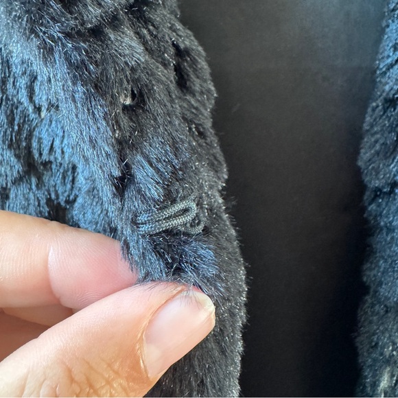 Betsey Johnson Black Faux Fur Sequin Vest - Picture 5 of 6